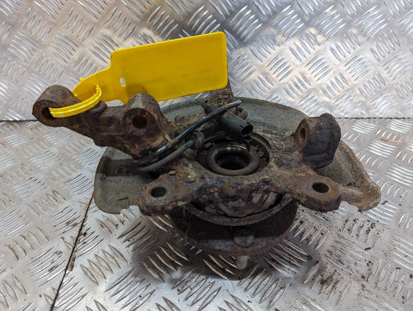 MITSUBISHI COLT - Driver Front RF OS Hub Stub 08-17