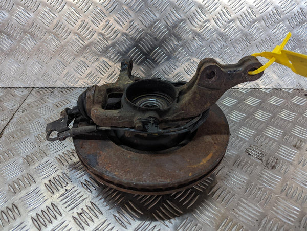 HYUNDAI I30 - Passenger Front LF NS Hub Stub 07-12