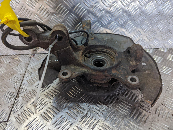 TOYOTA YARIS - Driver Front RF OS Hub Stub 11-20
