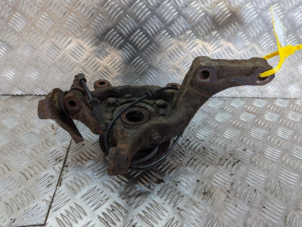 NISSAN QASHQAI - Driver Front RF OS Hub Stub 06-14