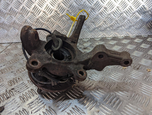 NISSAN ALMERA - Passenger Front LF NS Hub Stub 00-07