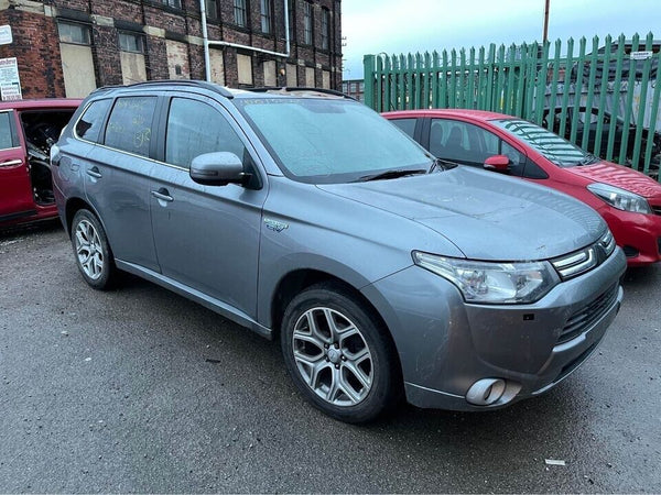 MITSUBISHI OUTLANDER (2015) BREAKING / SPARES