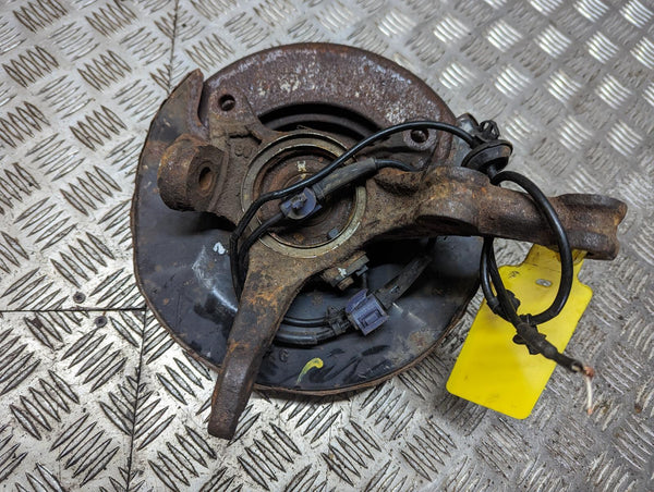 HONDA JAZZ - Driver Front RF OS Hub Stub 02-08