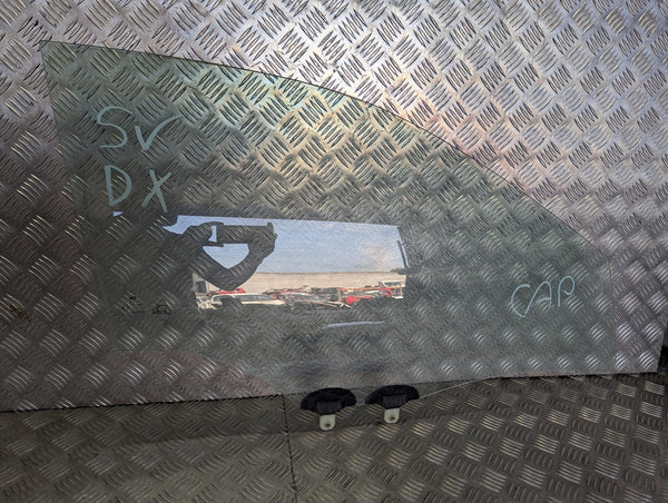 HYUNDAI I20 - Driver Side Front RF Door Window 15-20