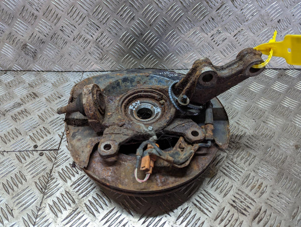 HONDA FRV - Driver Front RF OS Hub Stub 04-11