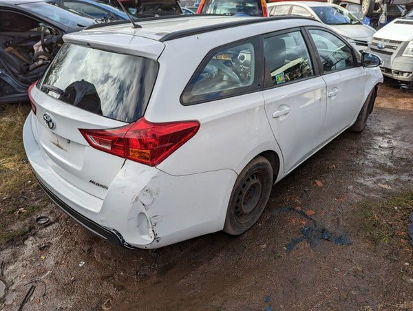 TOYOTA AURIS ESTATE (2014) BREAKING / SPARES